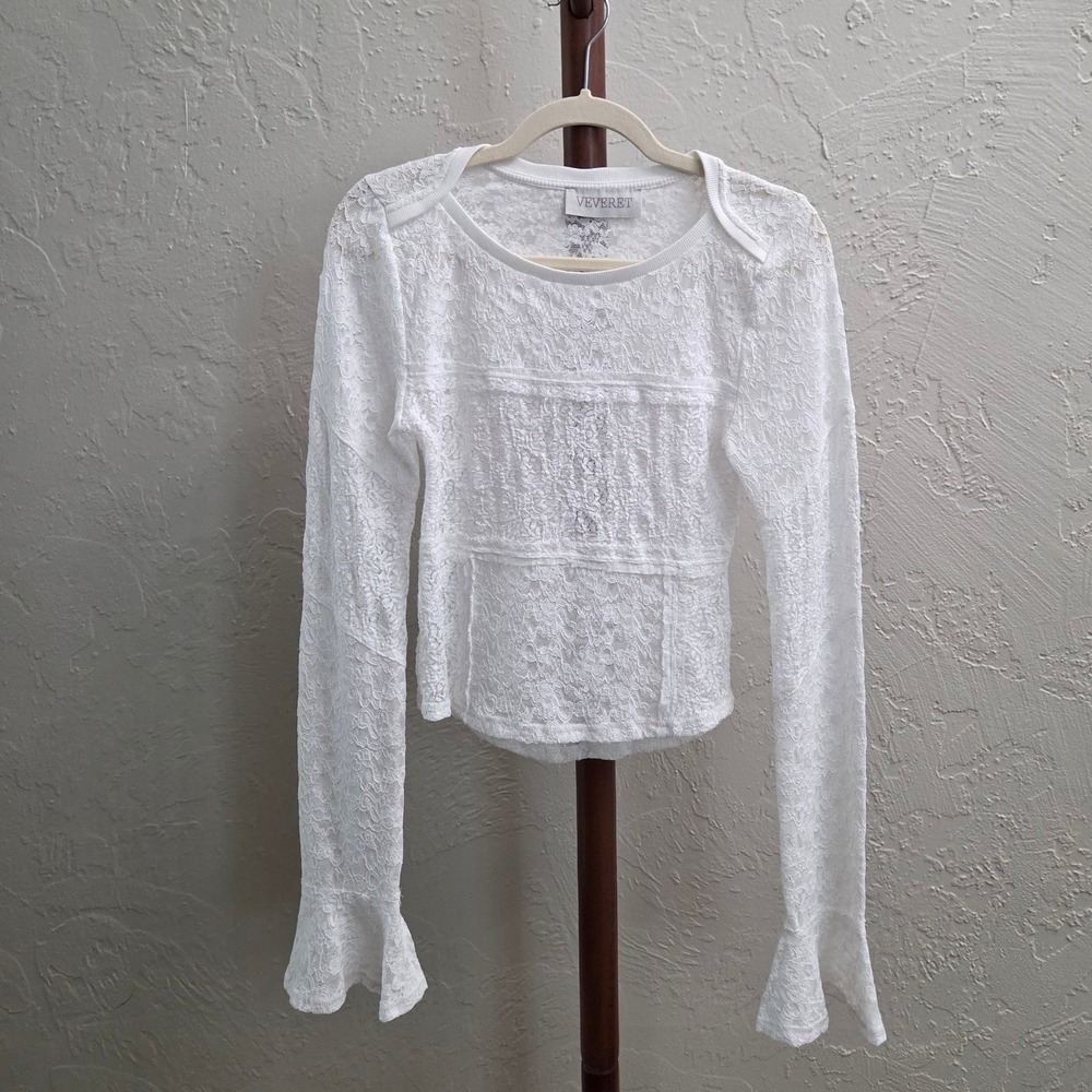 T132. Floral Lace‎ Flared Sleeve Top
